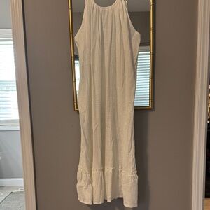 Elegant White Sleeveless Dress